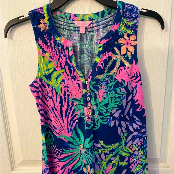 Lily Pulitzer sleeveless top! Sz Xs! Coral print and fish! Good condition! - Picture 1 of 5